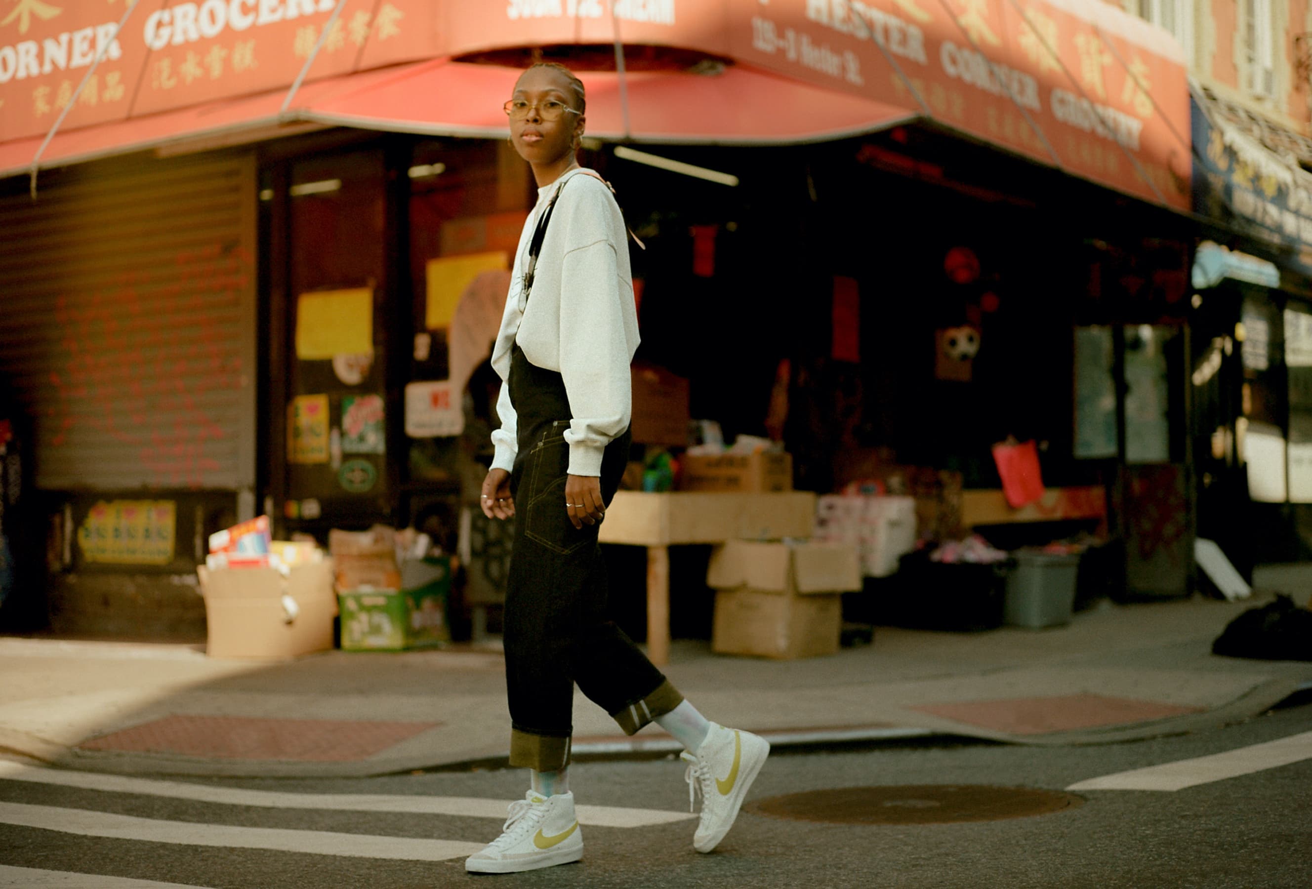 Las raíces familiares impulsaron a la atleta y modelo Amira Natanne a seguir sus sueños.. Nike MX