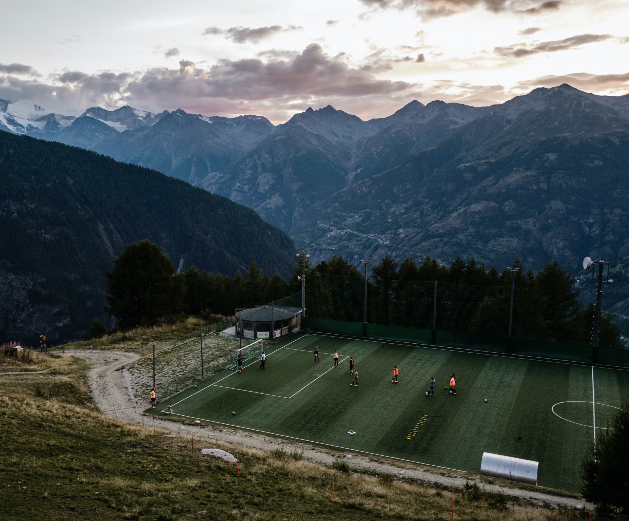 İsviçre Alplerinde En Üst Düzeyde Futbol Oyna