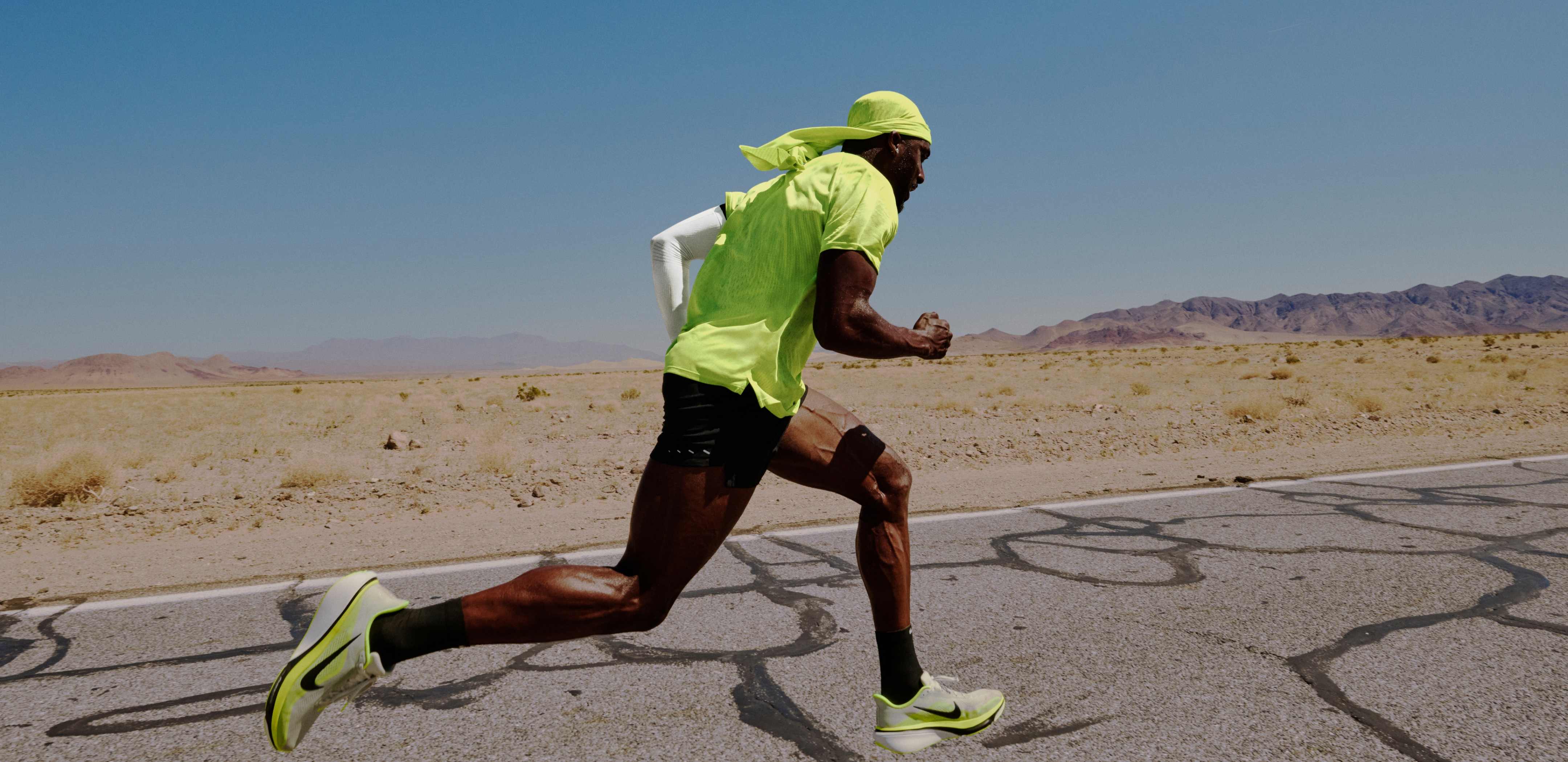 まったく新しい冷感機能を備えた、NikeのAero-FITランニングアパレルが登場