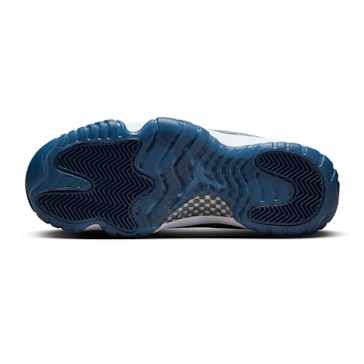 Air Jordan 11 “Midnight Navy” Delivers Velvet Vibes