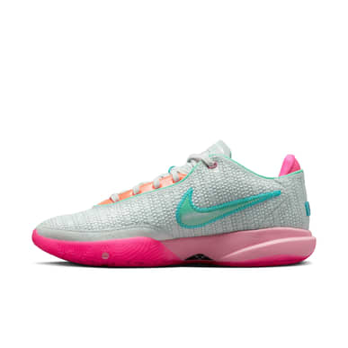 Presentem les LeBron 20, Informació i data del llançament oficial de les LeBron 20, slide 3 of 10