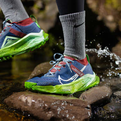 Hiking Checklist: Essentials to Bring on the Trail. Nike IN