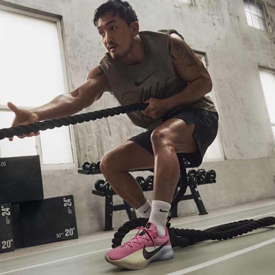 スポーツで探す, Nike. Just Do It. Nike.com (JP), slide 4 of 9