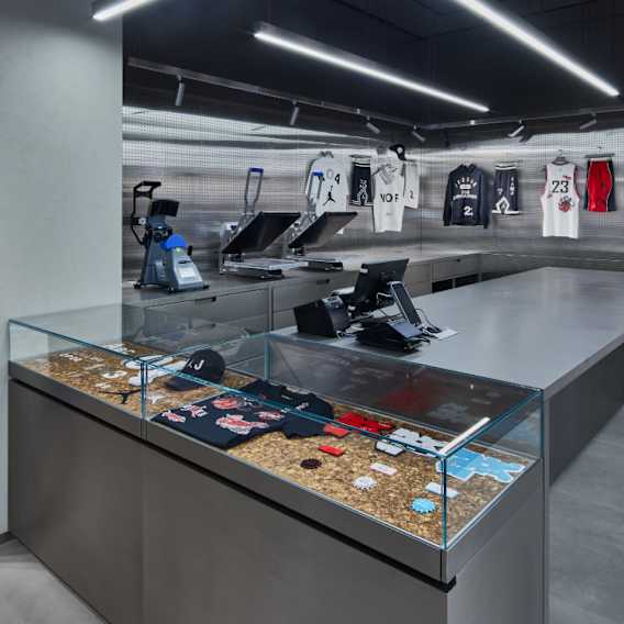 Jordan World of Flight OSAKA  / ジョーダン 大阪, slide 1 of 3