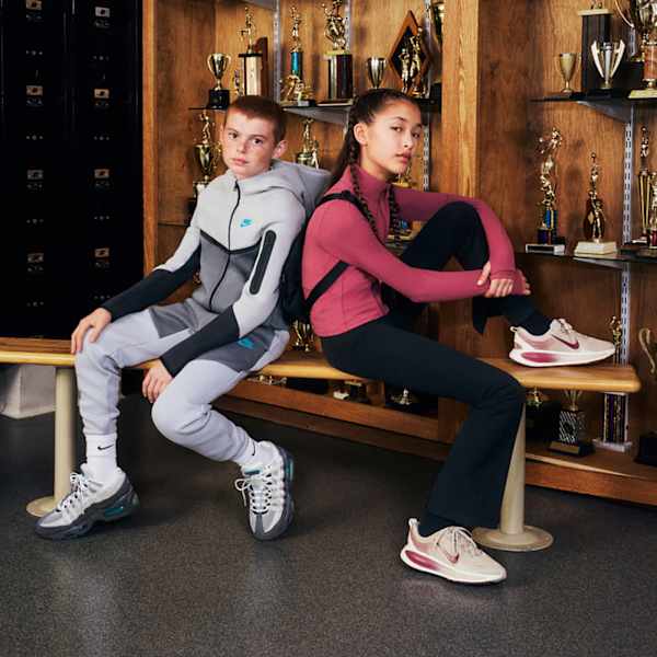 Nike Pour Enfant, slide 2 of 3