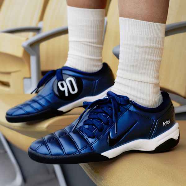 Shop By Color, Calzado, Vestimenta y Accesorios Para Mujer, slide 2 of 6