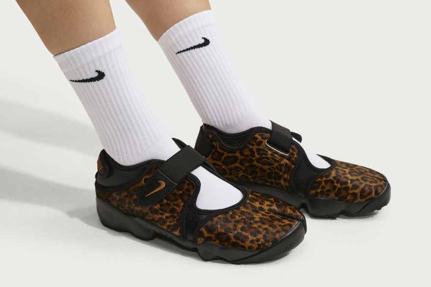 Shop By Category, Women's Shoes, Clothing & Accessories, slide 3 of 3