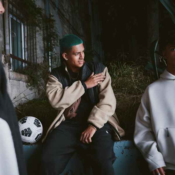 Gifts for Everyone, Que comience la entrega de regalos, slide 1 of 3