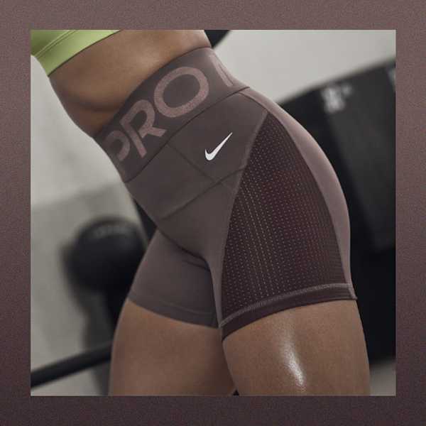 Colores en tendencia, Calzado, Vestimenta y Accesorios Para Mujer, slide 3 of 6