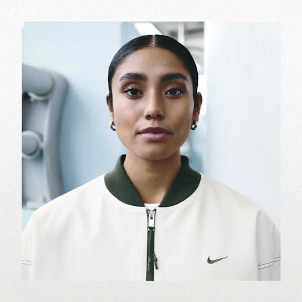 Colores en tendencia, Calzado, Vestimenta y Accesorios Para Mujer, slide 2 of 6