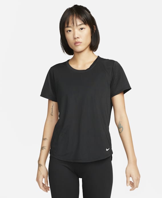 ウィメンズトップスとTシャツ（アジアサイズ）：サイズ表