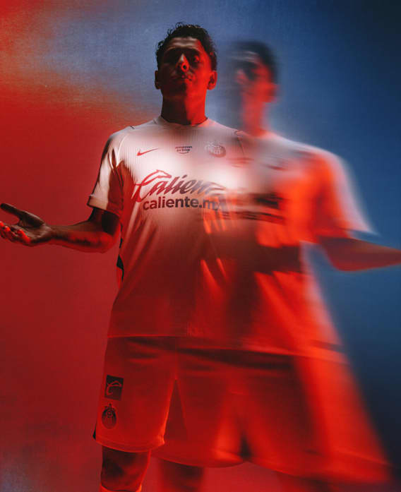 Descubre la nueva colección de Chivas x Nike, Nike x Chivas, slide 1 of 4