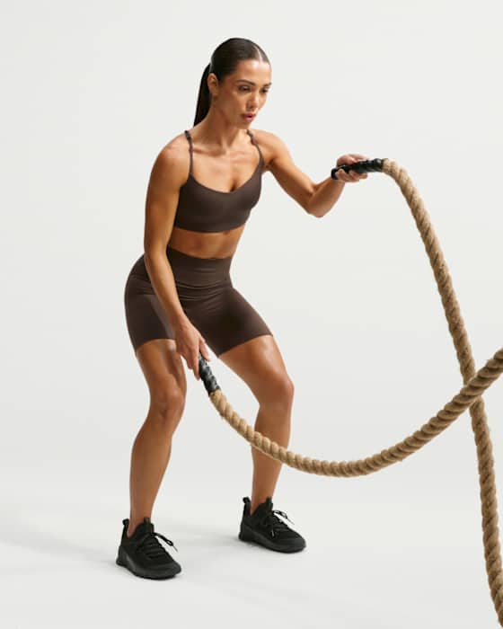 Karşınızda NikeSKIMS: Body Obsessed., slide 1 of 3