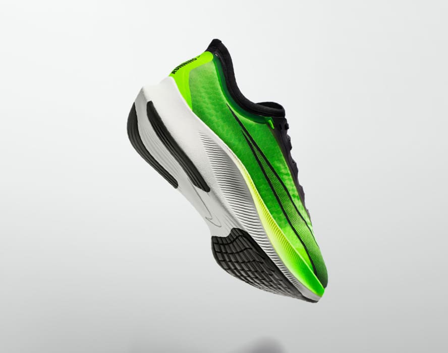 does nike zoom fly 3 have carbon plate