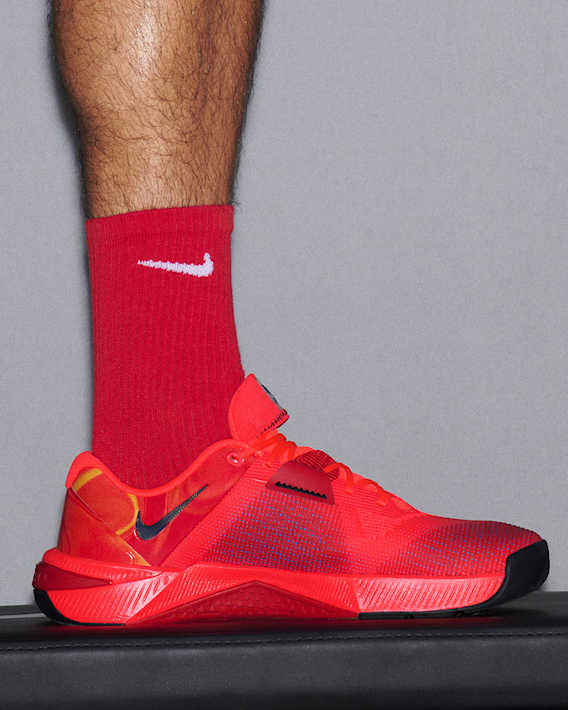 สินค้าเด่น, รองเท้า เสื้อผ้า และอุปกรณ์เสริม สำหรับบุรุษ, slide 3 of 3