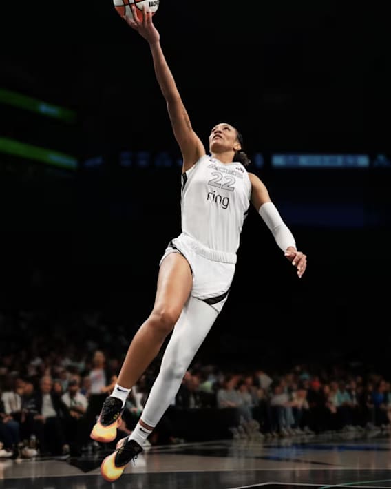Signature-Athlet:innen, Nike Basketball, slide 5 of 9