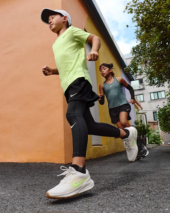 Nike Running, slide 3 of 3