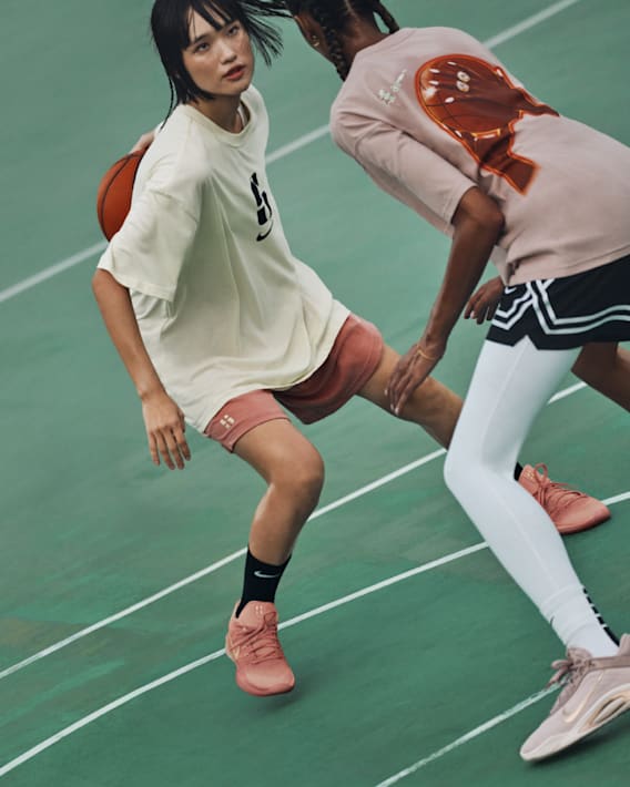 รองเท้า เสื้อผ้า และอุปกรณ์เสริมสำหรับสตรีจาก