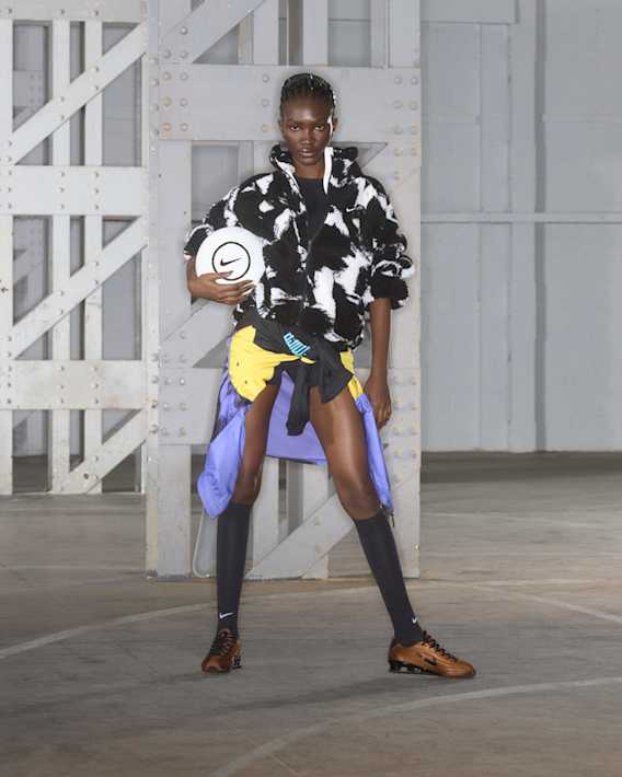 Novidades, Sapatilhas, roupas e acessórios para mulher, slide 2 of 5