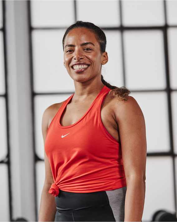 แอพ Nike Training Club ท่าออกกำลังกายที่บ้านและท่าอื่นๆ, slide 1 of 5