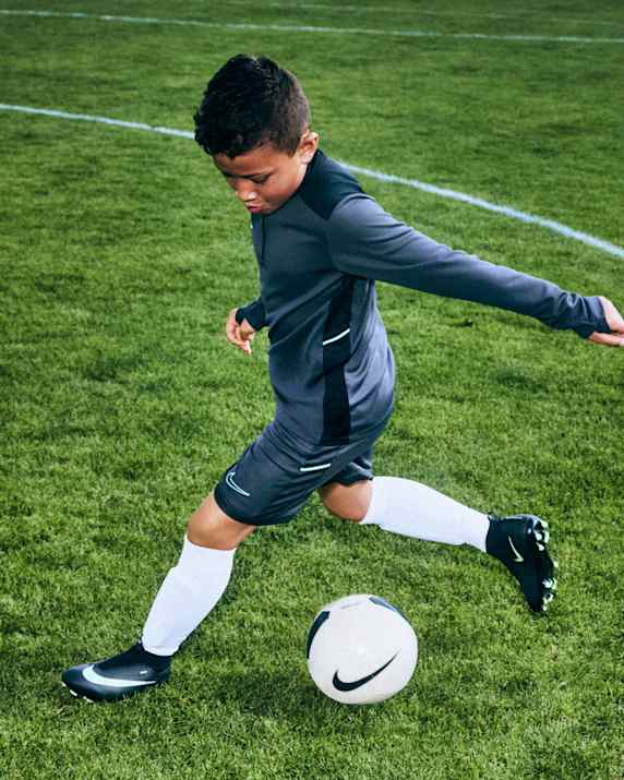 Gear Up, Calzado, vestimenta y accesorios para niños Nike. Nike.com, slide 1 of 4