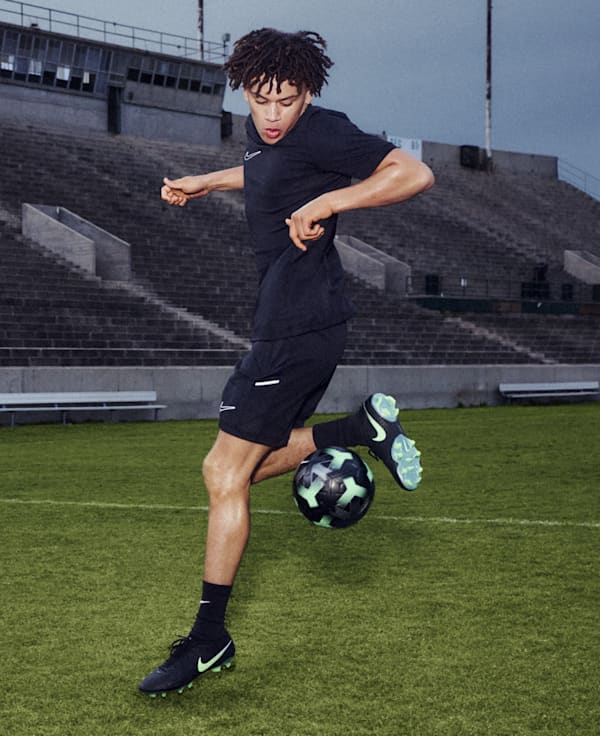 เลือกซื้อตามประเภทกีฬา, ร้านค้าอย่างเป็นทางการของ Nike, slide 2 of 8