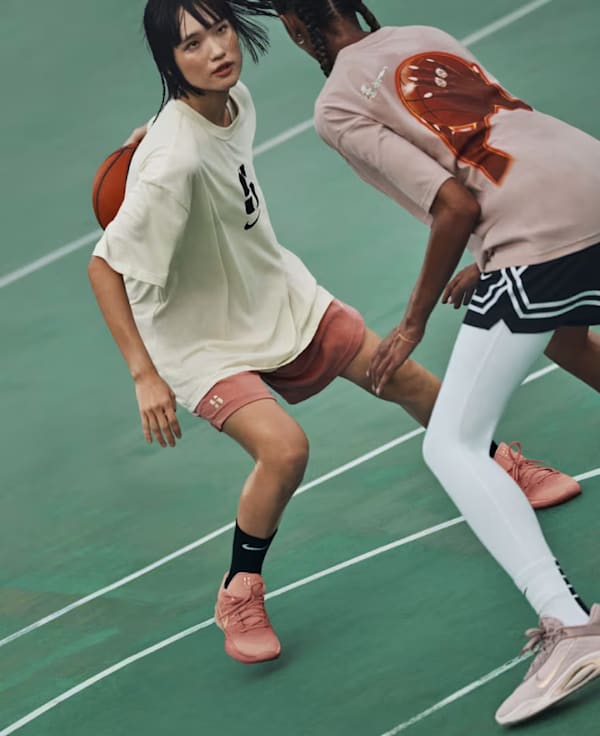 依運動項目選購, Nike 女鞋、服裝與配件, slide 4 of 5
