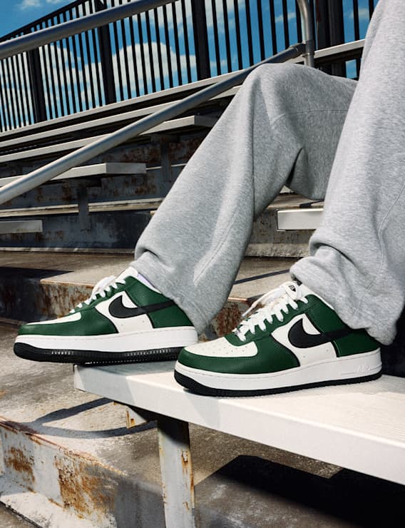 Complementa tu estilo, Sitio web oficial de Nike, slide 2 of 3