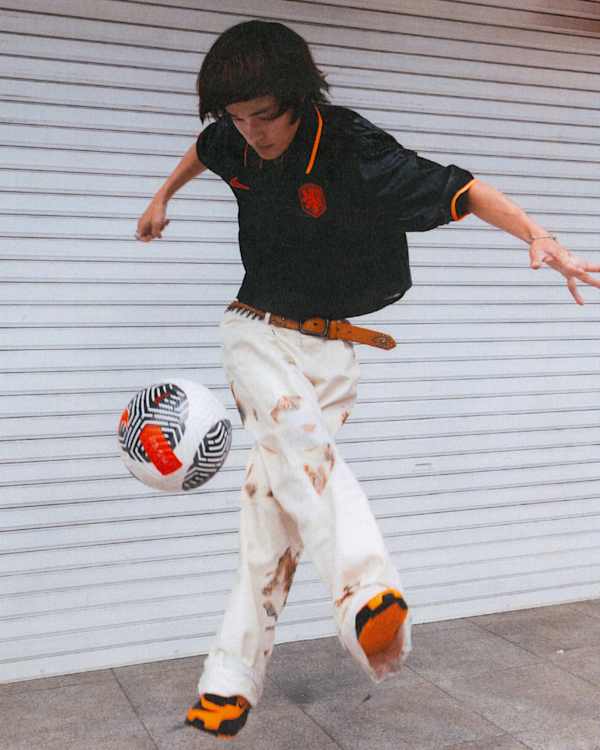 サッカー×ストリート スタイル, Nike. Just Do It. Nike.com (JP), slide 2 of 5