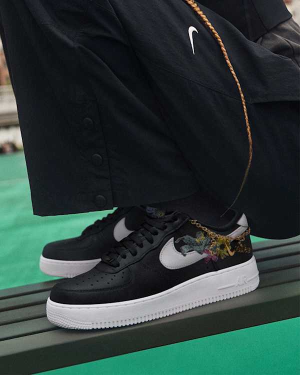 New & Featured, 여성 신발, 의류 및 액세서리, slide 3 of 4