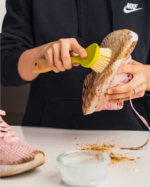 瞭解如何延長你最喜歡的 Nike 鞋款、配件和服飾的壽命。, Nike Interact Run, slide 1 of 3
