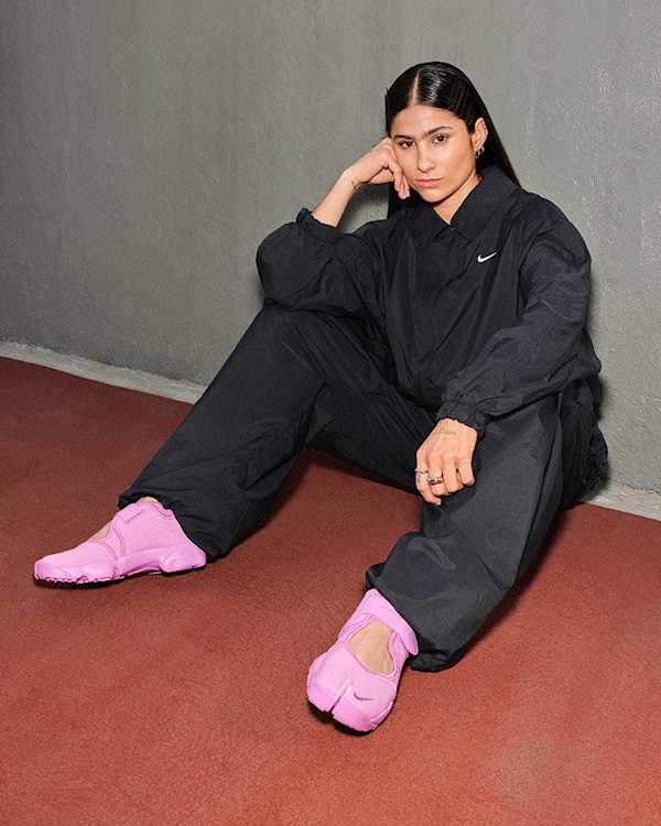 New & Featured, 여성 신발, 의류 및 액세서리, slide 1 of 3