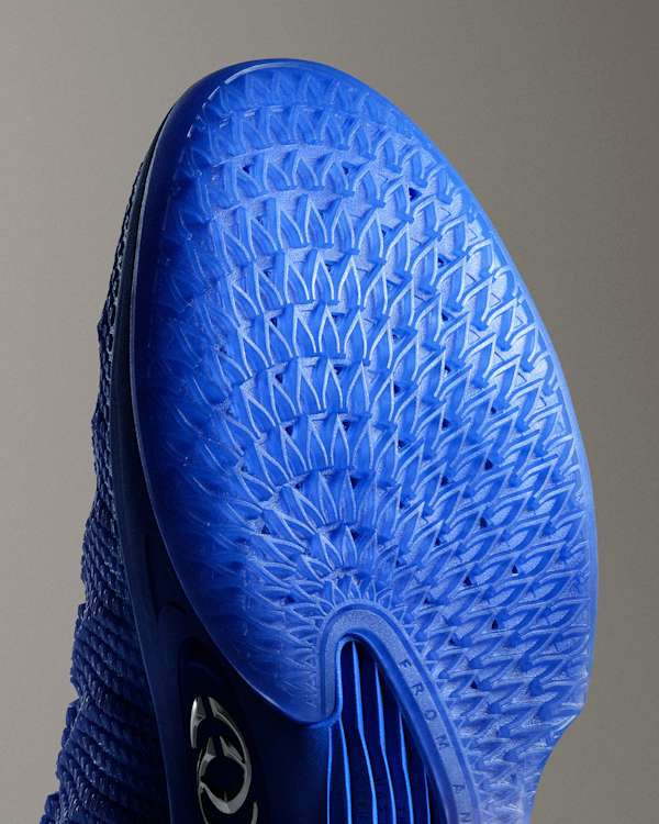Feat-Worthy Features, Nike Basketball, slide 3 of 3