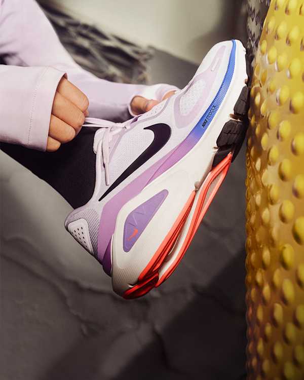 New & Featured, 나이키 러닝 신발, 의류 및 액세서리, slide 2 of 6