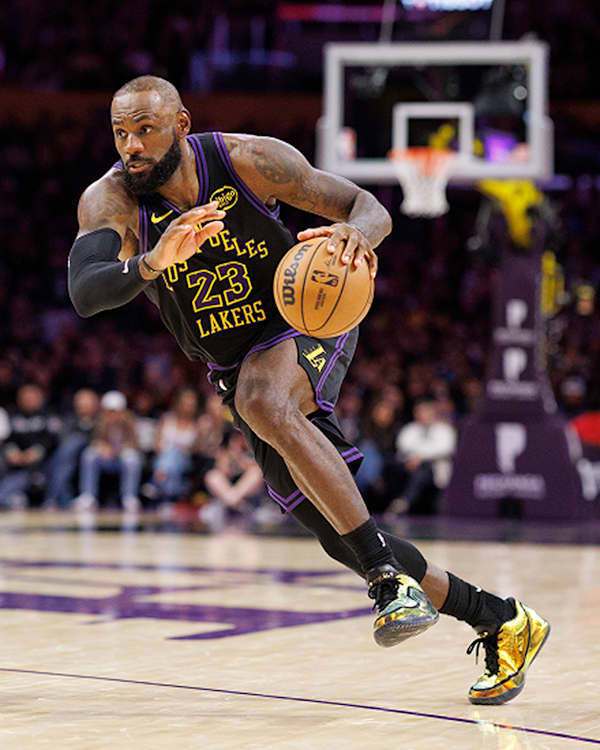 Signature-Athlet:innen, Nike Basketball, slide 7 of 9