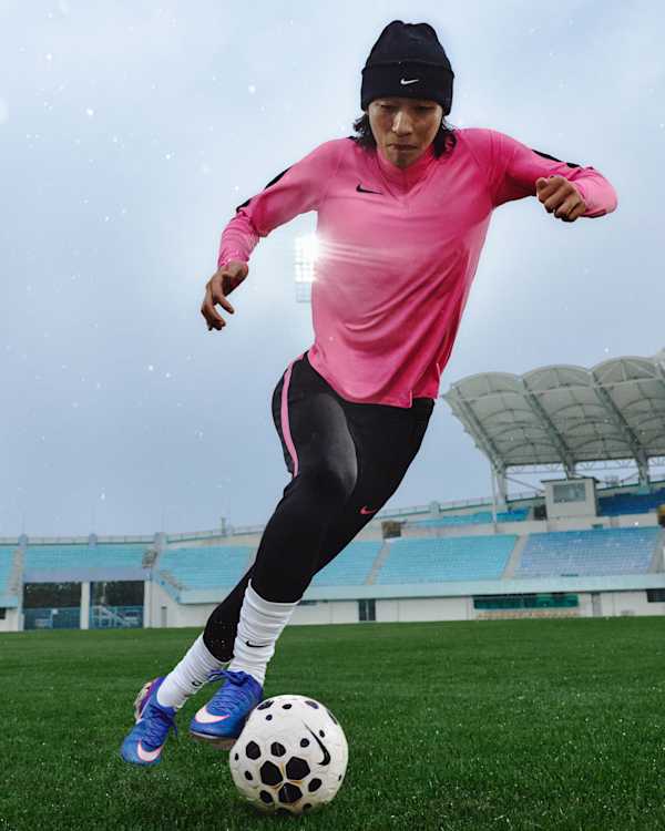 나이키 축구, slide 4 of 4