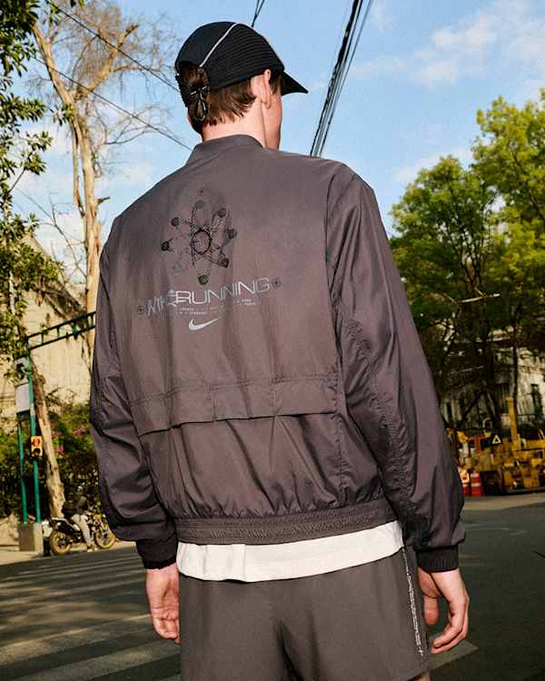 나이키 러닝 신발, 의류 및 액세서리, slide 1 of 3