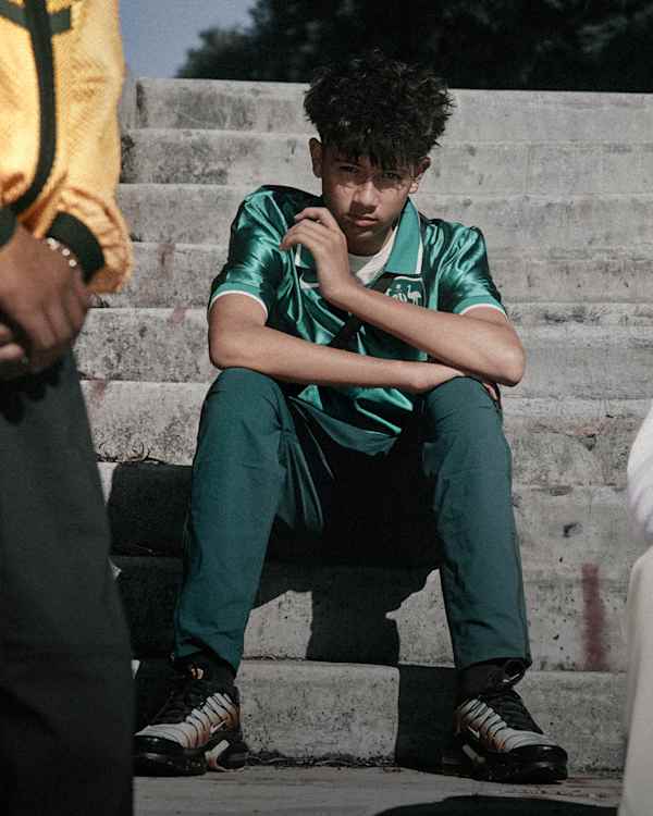 Look of AUS, Nike. Just Do It, slide 3 of 3