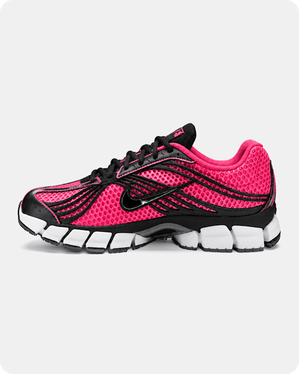 Porte-les au quotidien, Une chaussure Nike Zoom Skylon 11 posée sur un fond gris clair, en rose et noir., slide 1 of 3