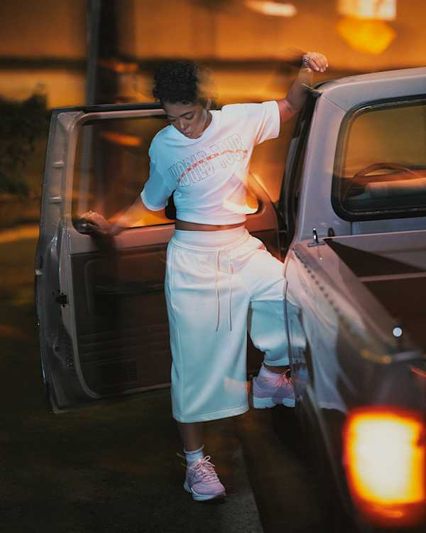 조던, slide 2 of 3