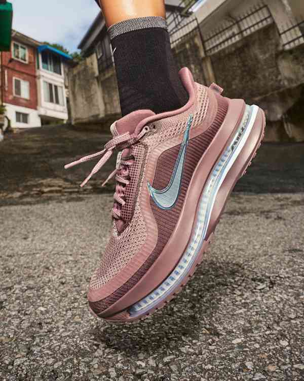 New & Featured, 여성 신발, 의류 및 액세서리, slide 3 of 4