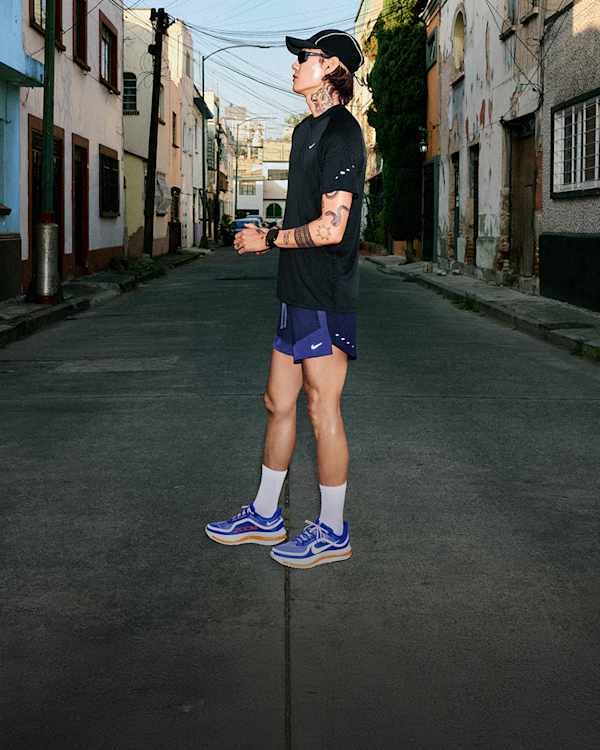 나이키 러닝 신발, 의류 및 액세서리, slide 1 of 3