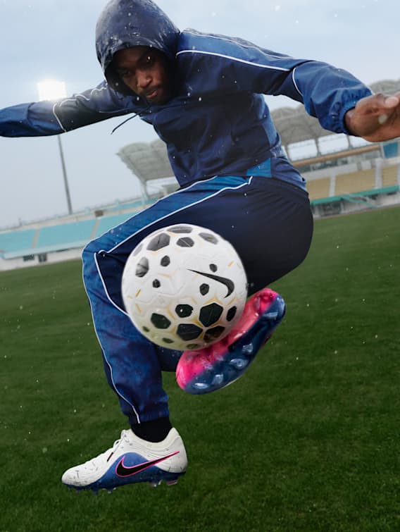 เลือกซื้อตามประเภทกีฬา, รองเท้า เสื้อผ้า และอุปกรณ์เสริม สำหรับบุรุษ, slide 3 of 4