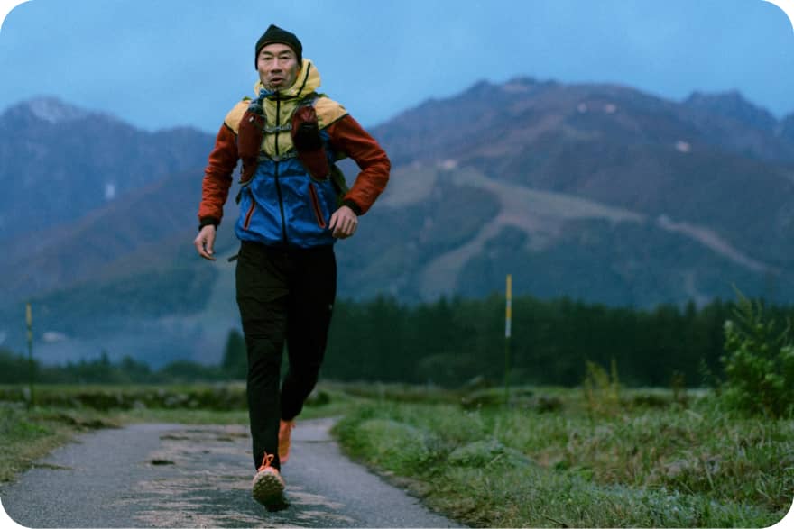 På fjellstiene i Japan løper en buddhistmunk mot klarhet