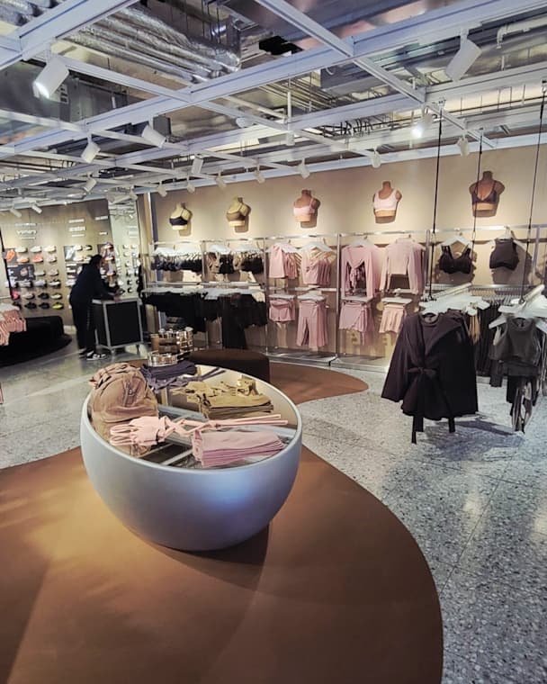 Jetzt neu: NikeSKIMS. Body Obsessed., slide 4 of 5