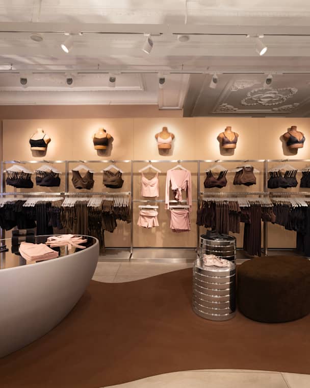 Jetzt neu: NikeSKIMS. Body Obsessed., slide 3 of 5