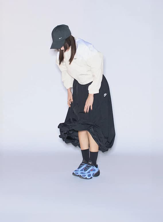 Comment tu la portes, Nike Air Max., slide 1 of 4