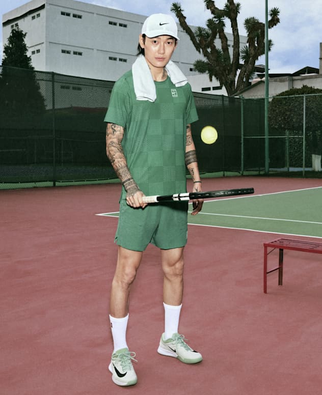 กำลังฮิต, ร้านค้าอย่างเป็นทางการของ Nike, slide 1 of 3