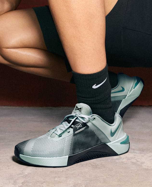 Trending, Nike. Just Do It, slide 3 of 4