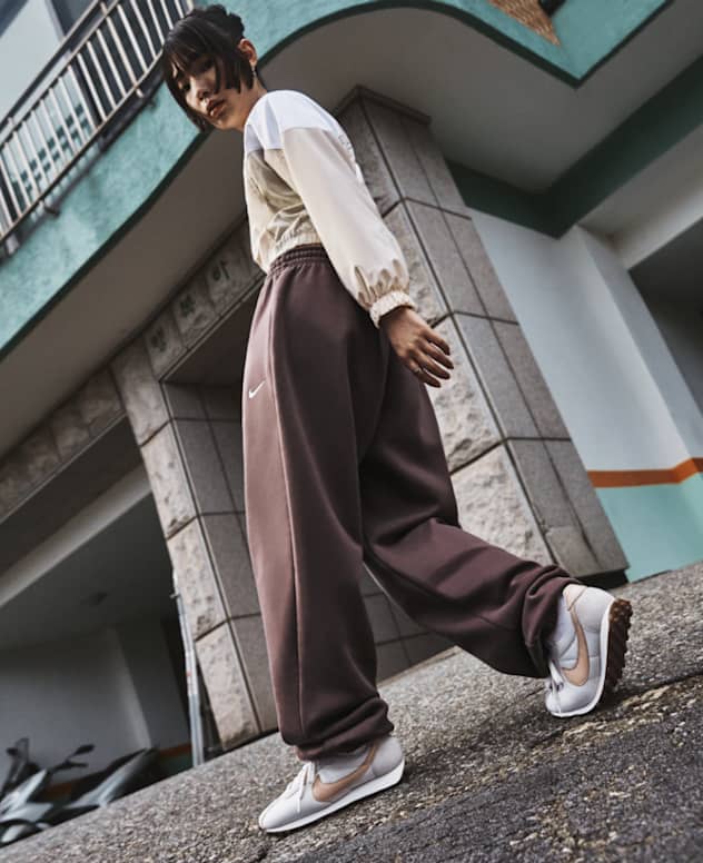 依顏色選購, Nike 女鞋、服裝與配件, slide 3 of 3